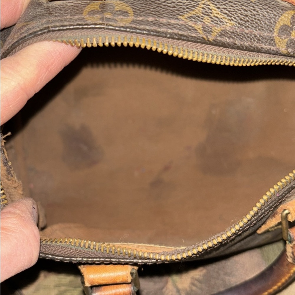 Vintage Louis Vuitton satchel handbag. - Picture 8 of 9